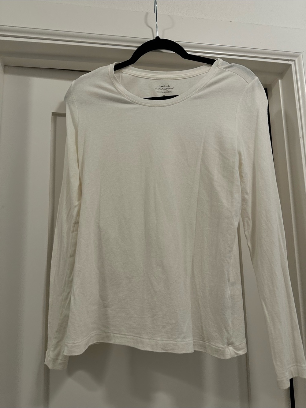 Banana Republic Women’s White Long-Sleeve Crewneck Shirt
